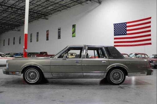 1988 Lincoln Town Car Signature