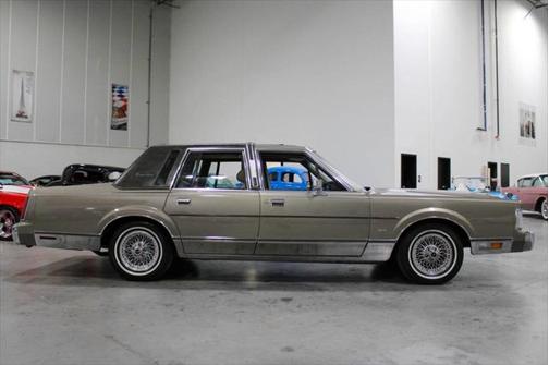 1988 Lincoln Town Car Signature
