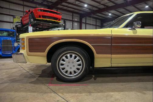 1977 Ford LTD Country Squire