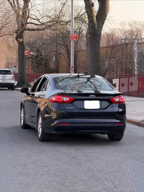 Black 2016 Ford Fusion SE