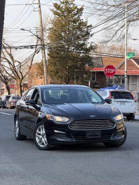 Black 2016 Ford Fusion SE