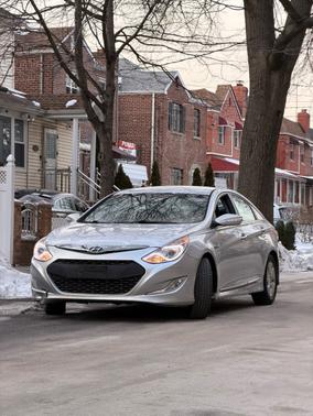 2011 Hyundai SONATA Hybrid Base