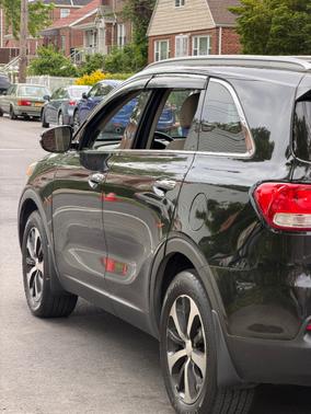 Black 2018 Kia Sorento LX