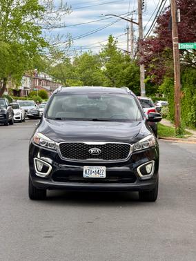 Black 2018 Kia Sorento LX