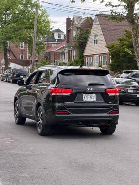 Black 2018 Kia Sorento LX