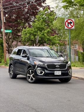 Black 2018 Kia Sorento LX