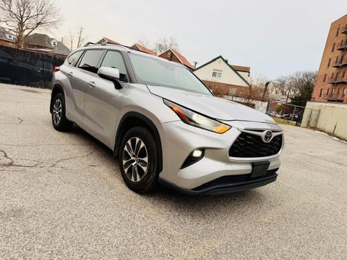 2022 Toyota Highlander Platinum