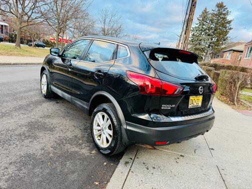 2017 Nissan Rogue Sport SV