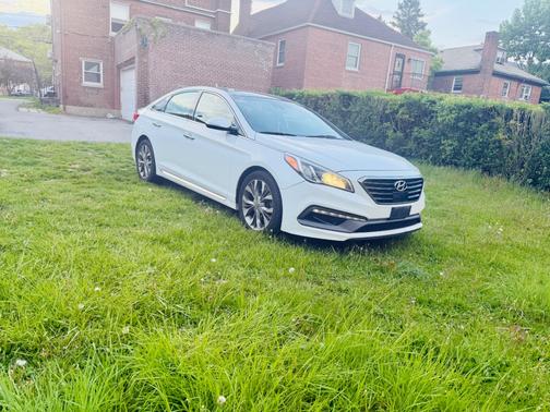 White color 2015 Hyundai SONATA Limited 2.0T Sedan