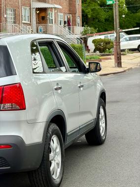 Silver 2013 Kia Sorento LX