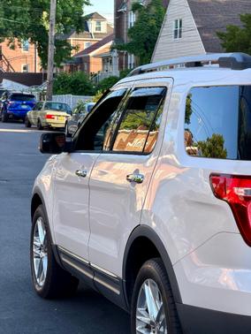 White 2015 Ford Explorer XLT