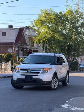 White 2015 Ford Explorer XLT