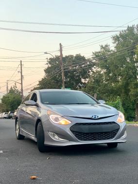2015 Hyundai SONATA Hybrid Limited