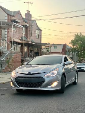 2015 Hyundai SONATA Hybrid Limited