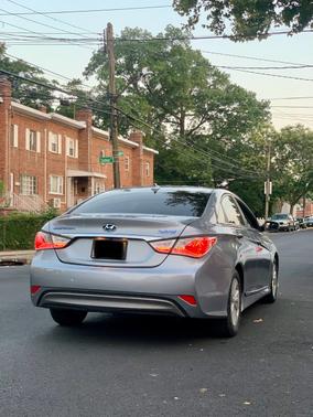 2015 Hyundai SONATA Hybrid Limited