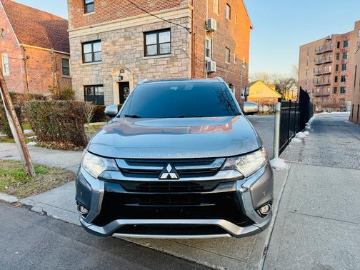 Grey 2018 Mitsubishi Outlander PHEV GT SUV