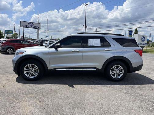 Iconic Silver Metallic 2022 Ford Explorer XLT