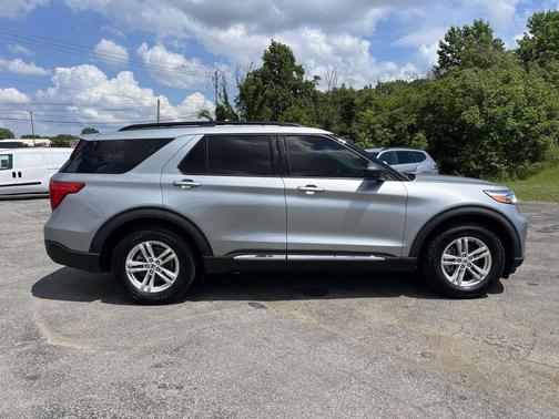 Iconic Silver Metallic 2022 Ford Explorer XLT