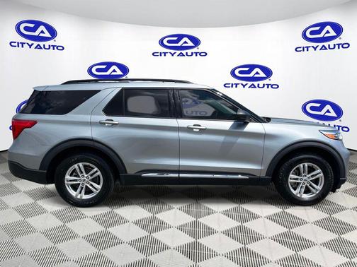 Iconic Silver Metallic 2022 Ford Explorer XLT