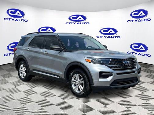 Iconic Silver Metallic 2022 Ford Explorer XLT