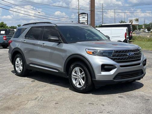 Iconic Silver Metallic 2022 Ford Explorer XLT