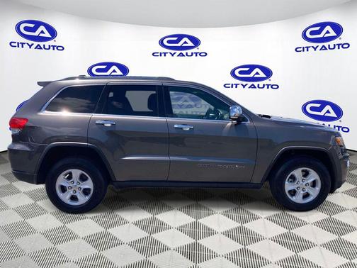 Granite Crystal Metallic Clearcoat 2017 Jeep Grand Cherokee Limited