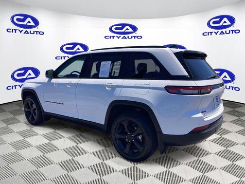 Bright White Clearcoat 2023 Jeep Grand Cherokee Limited
