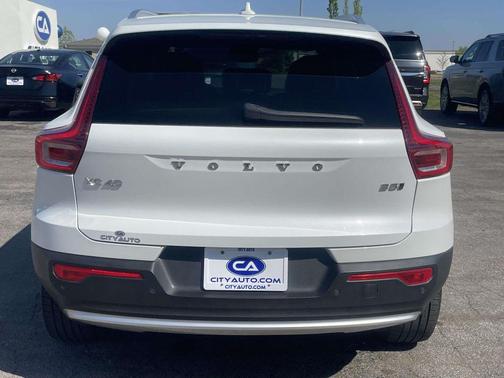 2023 Volvo XC40 B5 Core