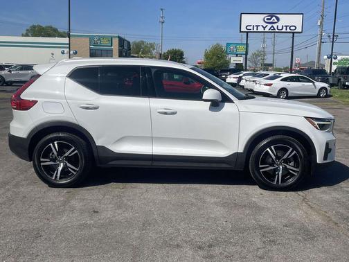 2023 Volvo XC40 B5 Core