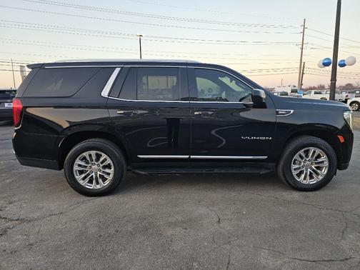 2023 GMC Yukon SLT