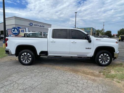 Summit White 2022 Chevrolet Silverado 2500 LT
