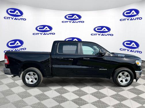 Diamond Black Crystal Pearlcoat 2023 RAM 1500 Big Horn/Lone Star
