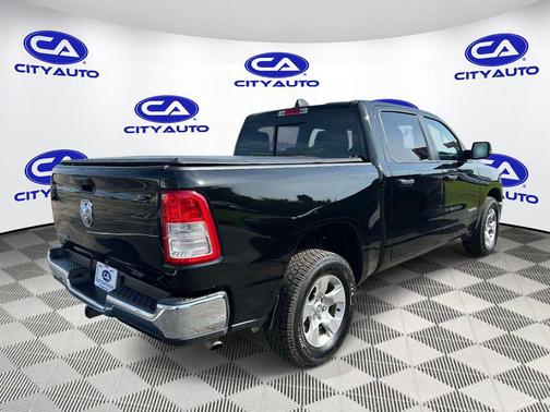 Diamond Black Crystal Pearlcoat 2023 RAM 1500 Big Horn/Lone Star