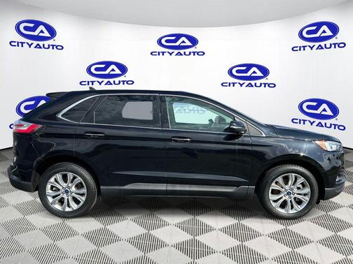 Agate Black Metallic 2022 Ford Edge Titanium