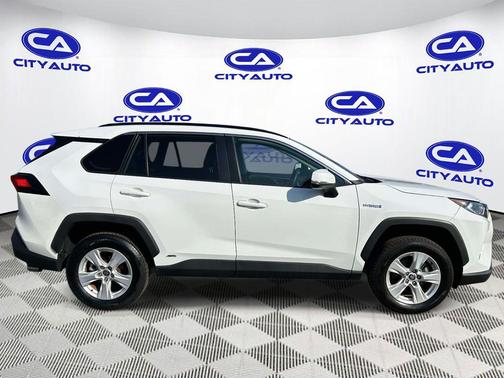 Super White 2021 Toyota RAV4 Hybrid XLE