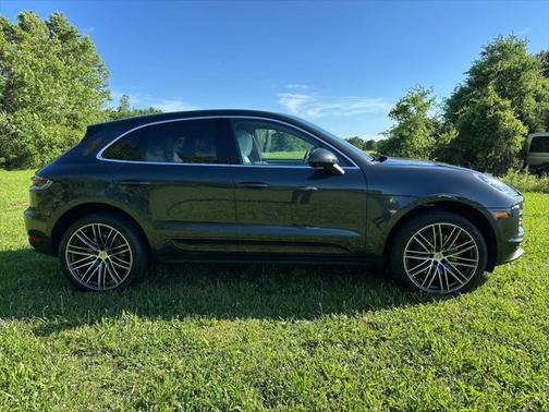2021 Porsche Macan Base