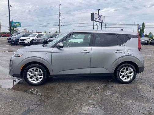 Steel Gray 2022 Kia Soul LX