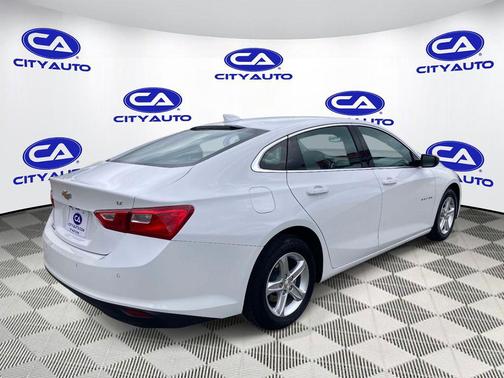 Summit White 2024 Chevrolet Malibu FWD 1LT