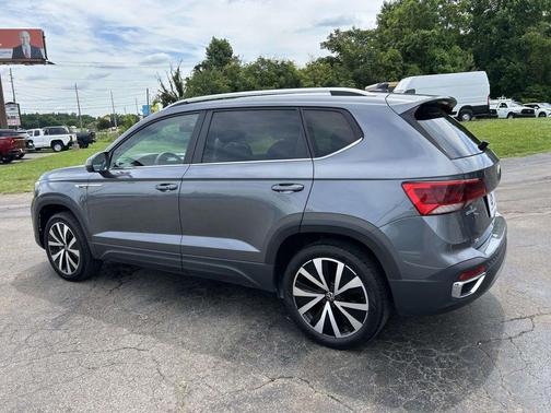 Deep Black Pearl 2024 Volkswagen Taos 1.5T SE