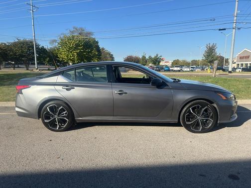 2023 Nissan Altima SR FWD