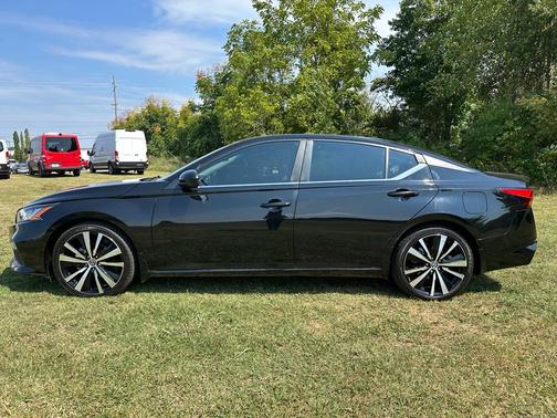 2022 Nissan Altima SR FWD