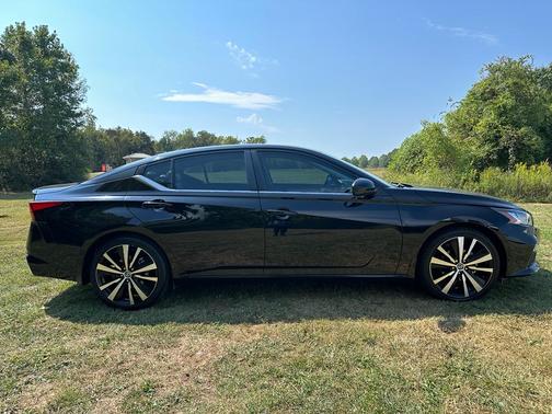 2022 Nissan Altima SR FWD