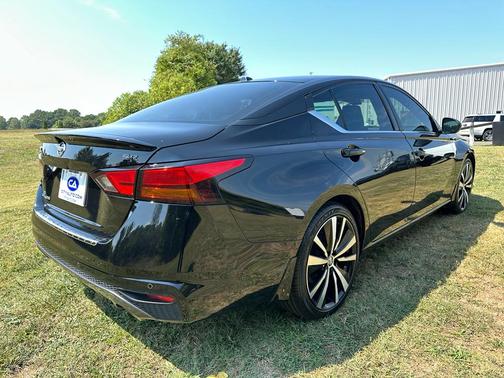 2022 Nissan Altima SR FWD
