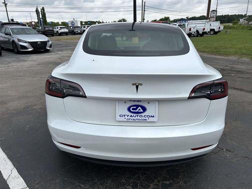 Pearl White Multi-Coat 2023 Tesla Model 3 Standard Range