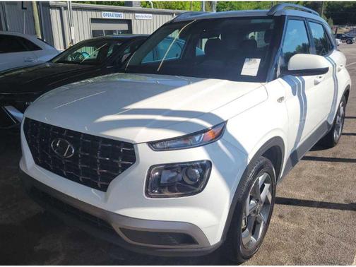 Lunar White 2025 Hyundai VENUE SEL