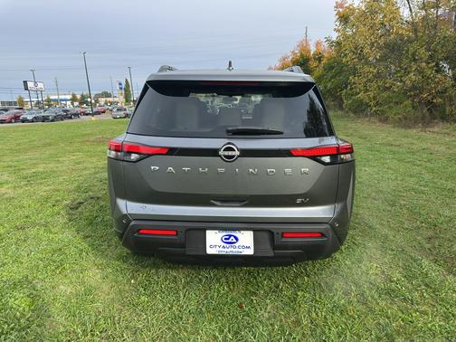 2024 Nissan Pathfinder SV FWD