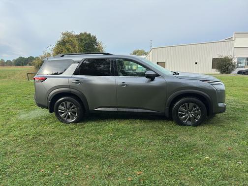 2024 Nissan Pathfinder SV FWD