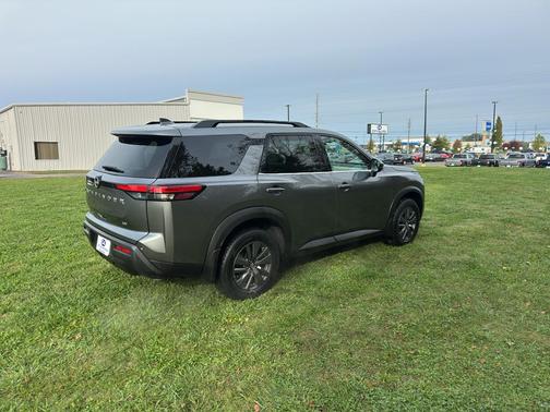 2024 Nissan Pathfinder SV FWD