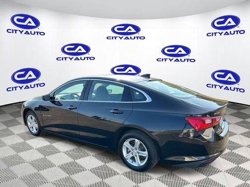 Mosaic Black Metallic 2024 Chevrolet Malibu FWD 1LT