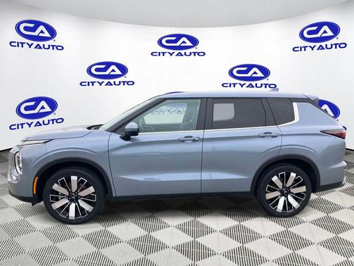 Moonstone Gray Metallic 2025 Mitsubishi Outlander SE S-AWC